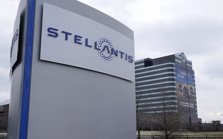Stellantis: Διακόπτει την παραγωγή αυτοκινήτων στη Βιέννη λόγω έλλειψης ημιαγωγών