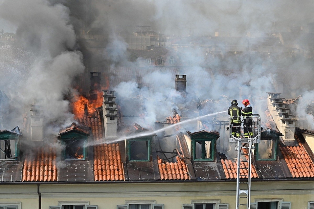Η φωτιά στην πολυκατοικία στο Τορίνο.