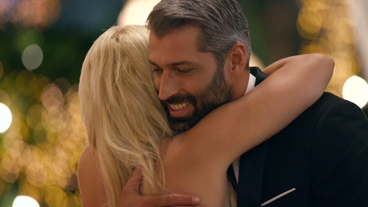 The Bachelor: Οι πρώτες εντυπώσεις και οι κοπέλες που έδιωξε ο Αλέξης Παππάς (video)