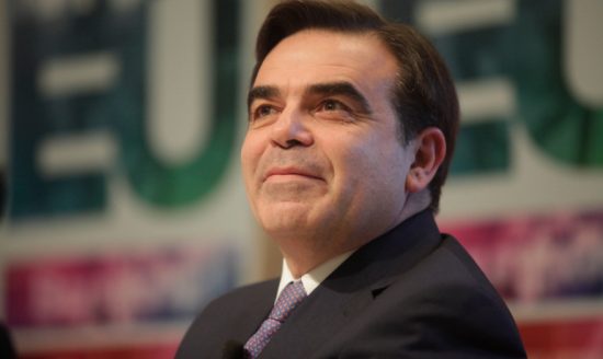 Στην Ελλάδα ο Αντιπρόεδρος Σχοινάς και ο Επίτροπος Σμίτ – Η ατζέντα των συναντήσεων
