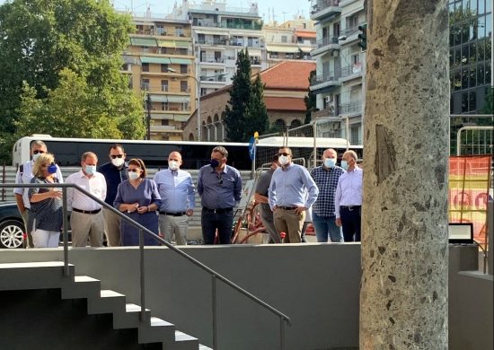 Τα αρχαία στη θέση τους: Αυτοψία Μενδώνη στον σταθμό Αγία Σοφία στη Θεσσαλονίκη