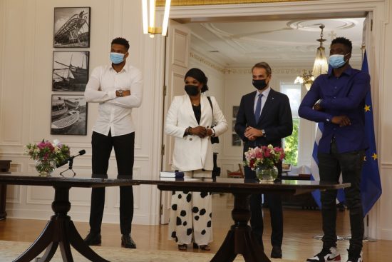 Μητσοτάκης στους Αντετοκούνμπο: Στο πρόσωπό σας αντικατοπτρίζεται η Ελλάδα που θέλουμε
