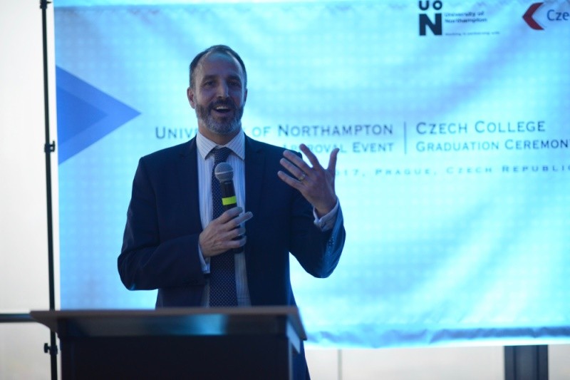 Bill Toyer: Το Πανεπιστήμιο του Northampton παρέχει την υψηλότερη ποιότητα διδασκαλίας