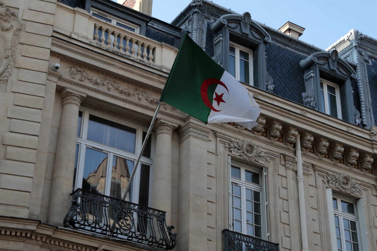 Αλγερία: Ανακάλεσε τον πρέσβη της στο Παρίσι
