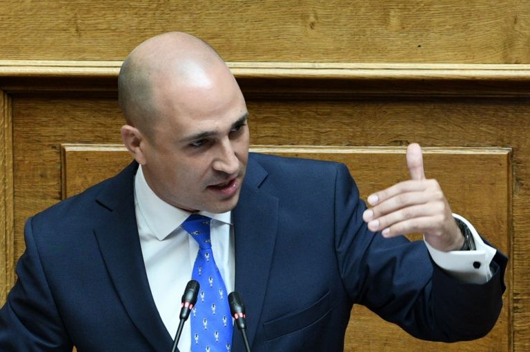 Διαγραφή Μπογδάνου: Πώς σχολιάζουν οι κυβερνητικές πηγές την απόφαση του Μητσοτάκη