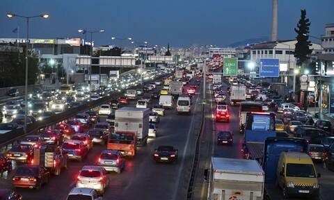 Γιατί έχει τόση κίνηση στην Αθήνα;