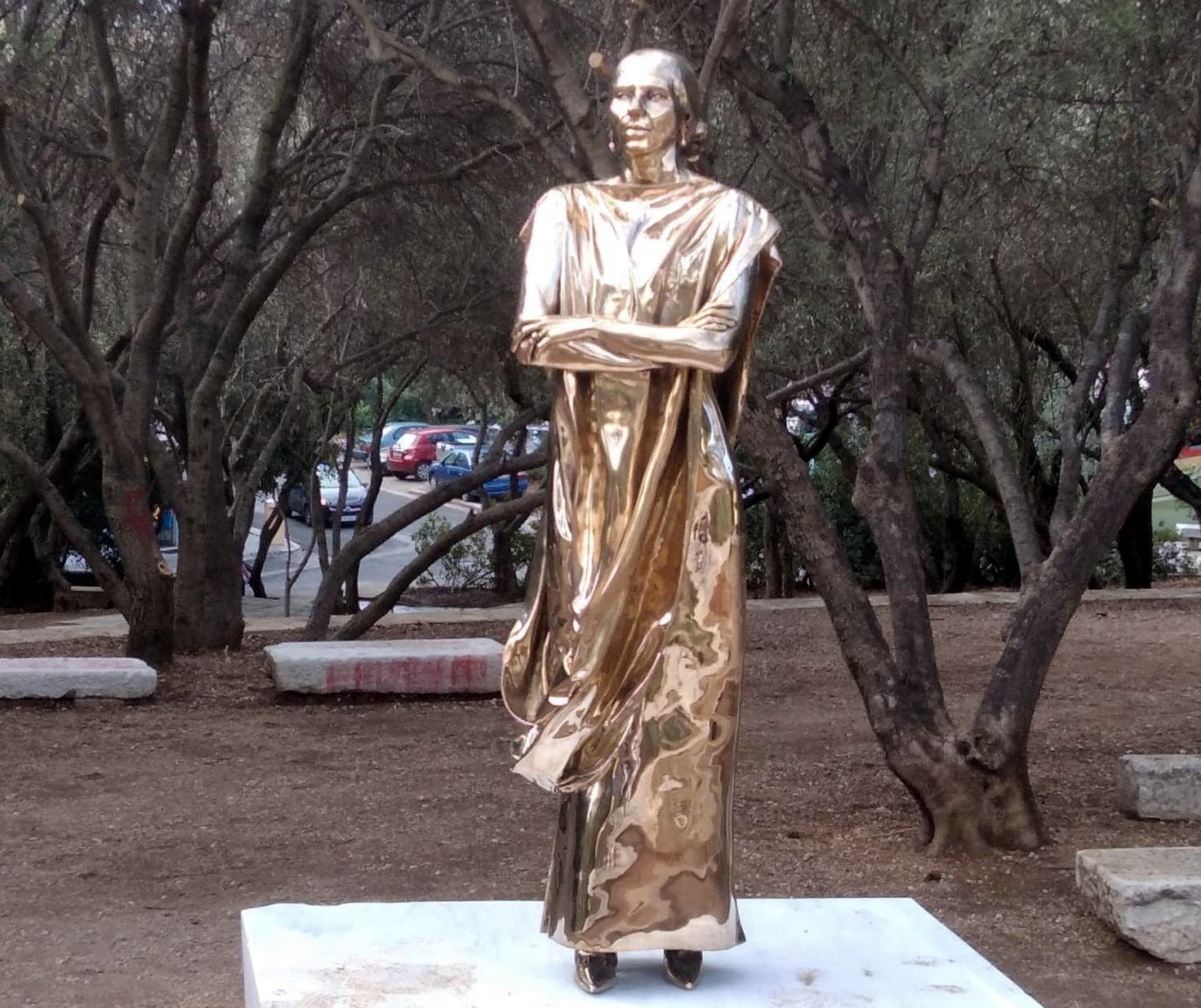 Ήταν κιτς η Μαρία Κάλλας; Το άγαλμα κάτω από την Ακρόπολη προκαλεί αρνητικά σχόλια