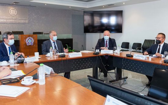 Συναγερμός για τις διαδικτυακές απάτες – Έκτακτη σύσκεψη Θεοδωρικάκου με Στουρνάρα και εκπροσώπους τραπεζών