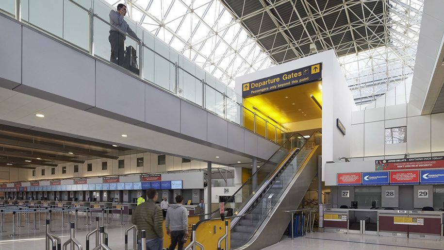 Βρετανία: Έκλεισε ο τερματικός σταθμός 2 στο αεροδρομίο του Μάντσεστερ λόγω ύποπτου πακέτου