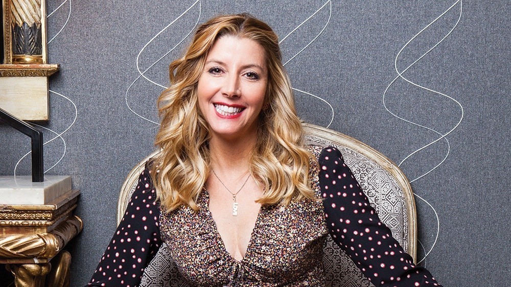 Sara Blakely: Ίδρυσε εταιρεία με 5.000 δολάρια και η αποτίμηση της εκτινάχθηκε στα 1,2 δισ. δολάρια