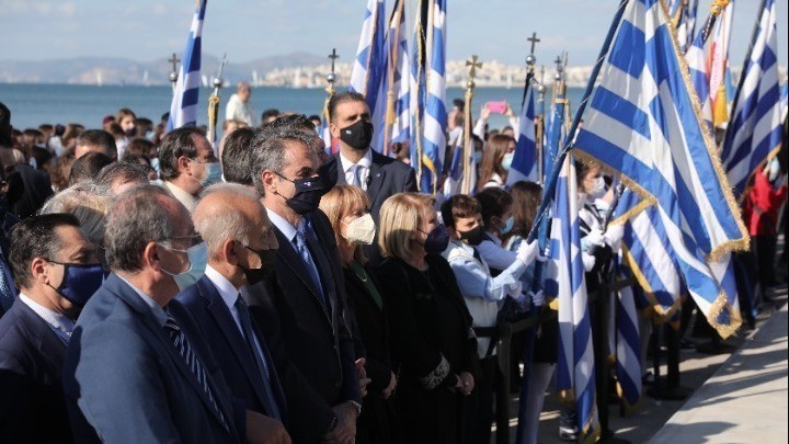 Ο πρωθυπουργός, Κυριάκος Μητσοτάκης, στην παρέλαση στο Παλαιό Φάληρο