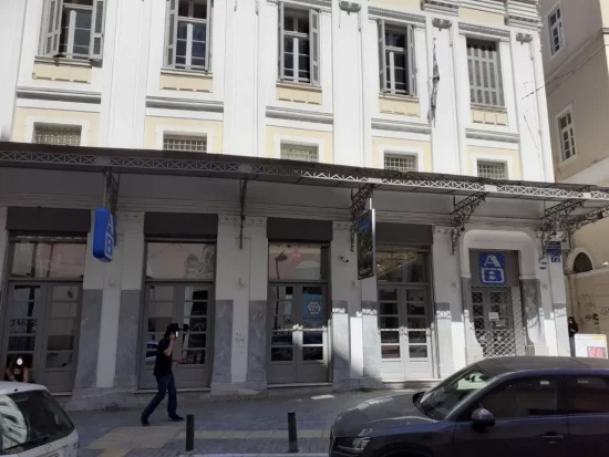 Στο σφυρί το διατηρητέο της Χυτήρογλου και η βίλα των 2,6 εκατ. ευρώ στη Μύκονο