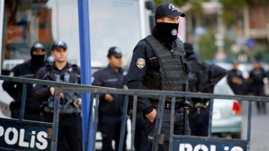 Τουρκία: Συνελήφθησαν 17 άτομα που προπηλάκισαν ένα μέλος του Πολεμικού Ναυτικού των ΗΠΑ