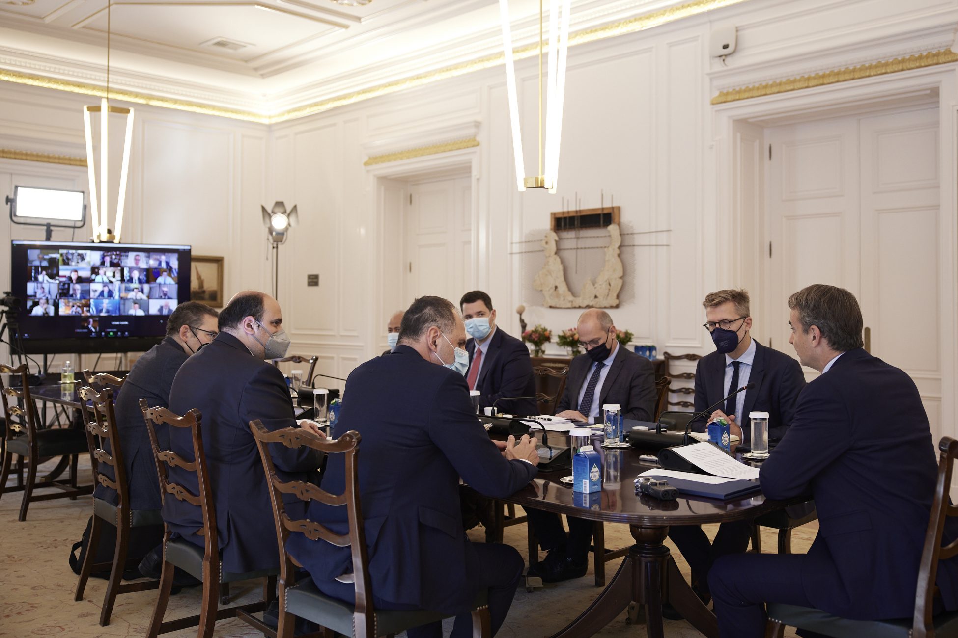 Μητσοτάκης στο υπουργικό: Τέλος οι καυστήρες πετρελαίου στα σπίτια από το 2023 – Σαρωτικές αλλαγές για ταξί και ΙΧ