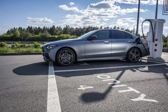 Mercedes C-Class: Διαθέσιμη σε phev στην Ελλάδα!