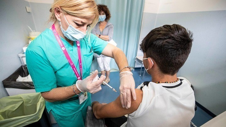 Ιταλία: Εμβόλιο κατά της Covid-19 για τα παιδιά 5-11 ετών πριν τα Χριστούγεννα