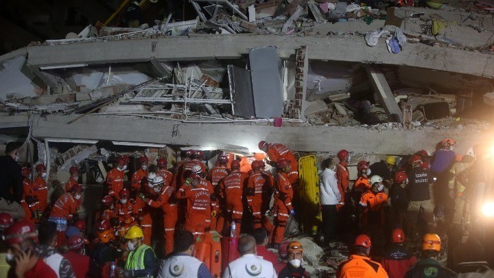 Τουρκία: Κατέρρευσε κτήριο στην Μαλάτια, 10 εγκλωβισμένοι