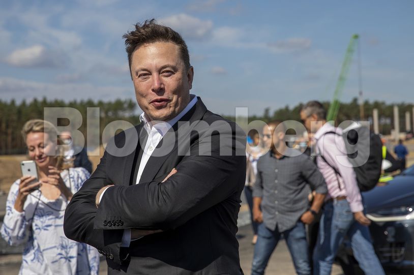 Elon Musk: Ο δισεκατομμυριούχος χλευάζει τον γερουσιαστή Bernie Sanders στο Twitter