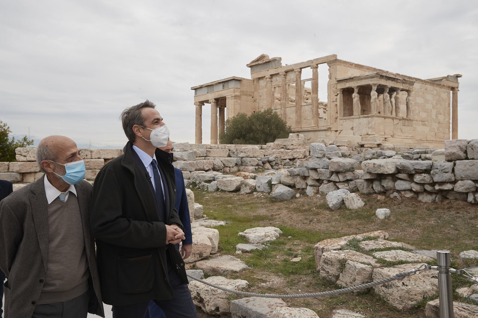 Μια μαρμάρινη σκάλα για την είσοδο στην Ακρόπολη – Πρόταση Μανόλη Κορρέ