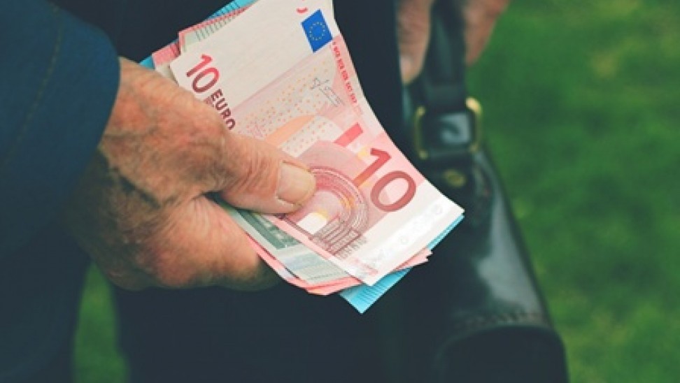Τέλη Δεκεμβρίου η ενίσχυση των χαμηλοσυνταξιούχων με 250 ευρώ