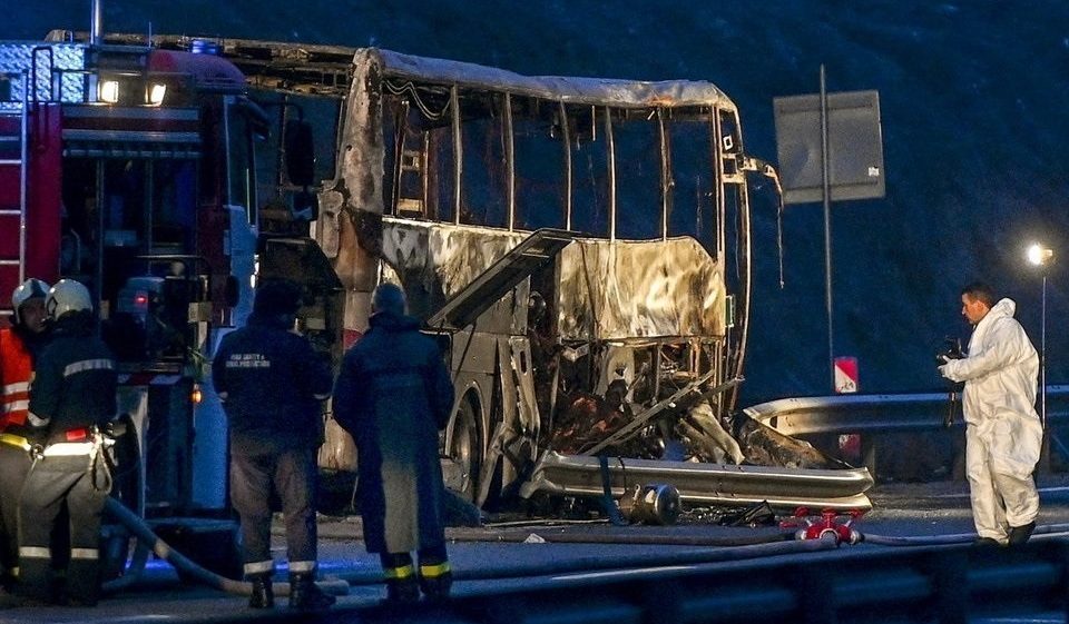 Βουλγαρία-Λεωφορείο: Τα πιθανά σενάρια για την πολύνεκρη τραγωδία