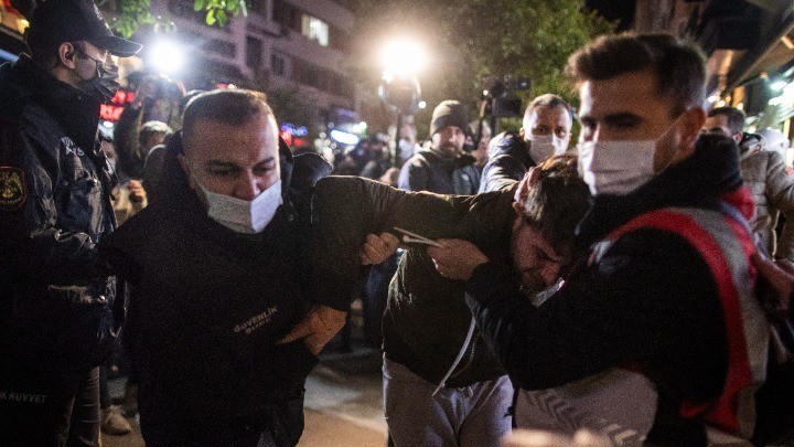Κωνσταντινούπολη: 30 συλλήψεις σε διαδήλωση κατά της ακρίβειας στην Κωνσταντινούπολη