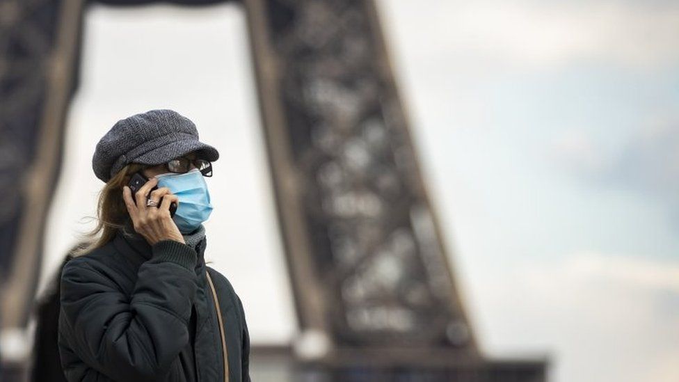 Παρίσι: Ξανά υποχρεωτική η μάσκα σε συναθροίσεις στους εξωτερικούς χώρους