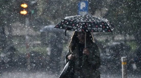 Καιρός: Βροχές, καταιγίδες και ισχυροί άνεμοι σήμερα Σάββατο