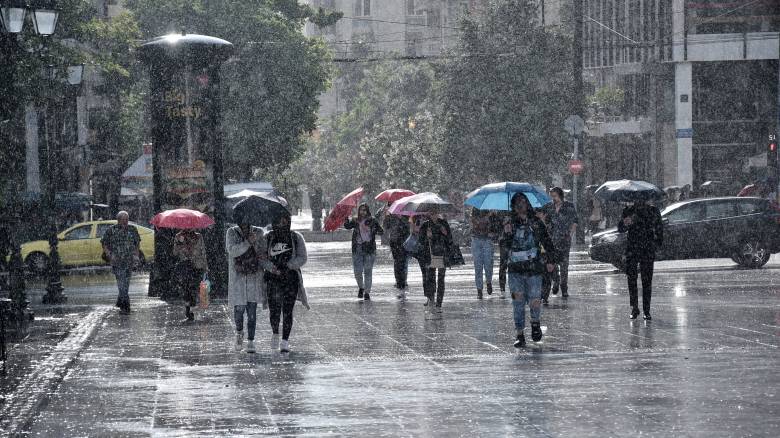 Τοπικές βροχές και σποραδικές καταιγίδες αύριο, χιονοπτώσεις και νέα πτώση της θερμοκρασίας