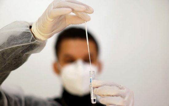 Εξετάζονται δύο ύποπτα κρούσματα της παραλλαγής Όμικρον στην Αθήνα