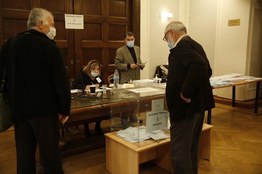 ΔΣΑ: 4.977 δικηγόροι ψήφισαν στην πρώτη μέρα των εκλογών