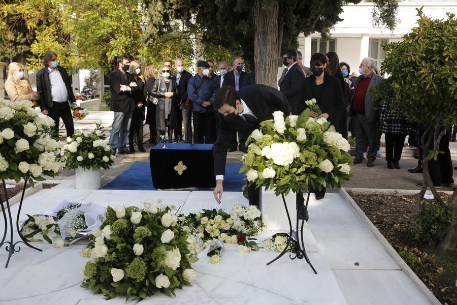 Φώφη Γεννηματά: Σε κλίμα συγκίνησης πραγματοποιήθηκε το μνημόσυνο στο Α' Νεκροταφείο