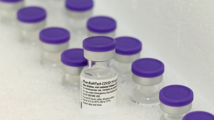 Pfizer: Eτοιμάζει νέο εμβόλιο κατά της μετάλλαξης Όμικρον
