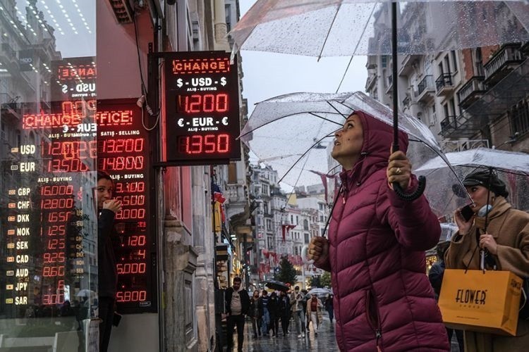 Τουρκία: Σε κατάσταση σοκ οι Τούρκοι πολίτες από την κρίση που ήρθε μετά την πτώση της λίρας