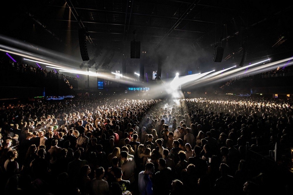 Δανία: Επιβεβαιωμένο κρούσμα της Όμικρον είχε πάει σε συναυλία με 1.600 άτομα