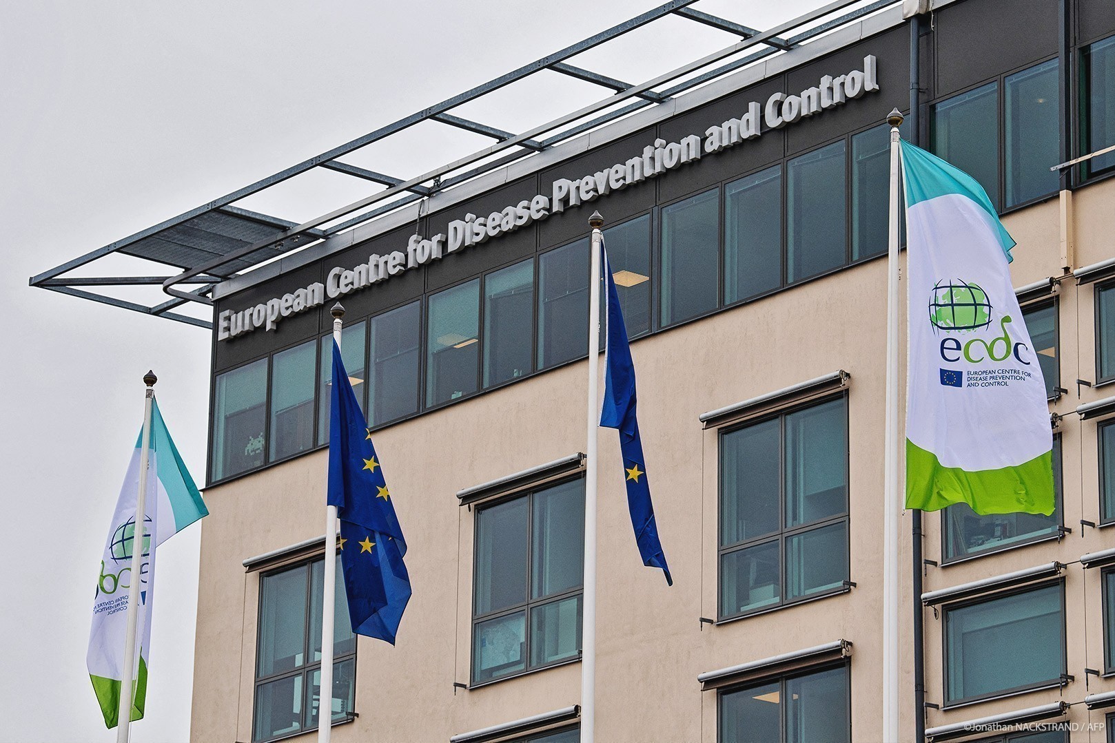 ECDC: Ο εμβολιασμός των παιδιών να μη θεωρηθεί υποκατάστατο του εμβολιασμού των ενηλίκων