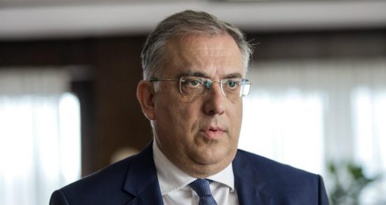 Θεοδωρικάκος: Προτεραιότητα στον απεγκλωβισμό οδηγών – Υπάρχουν βαριές ευθύνες