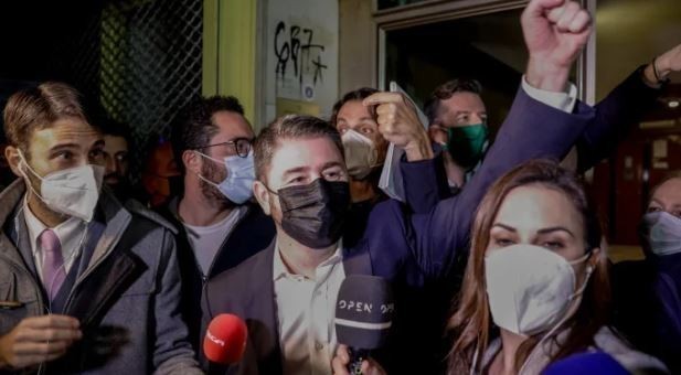 Εκλογές ΚΙΝΑΛ: Νίκος Ανδρουλάκης και Γιώργος Παπανδρέου στον β' γύρο
