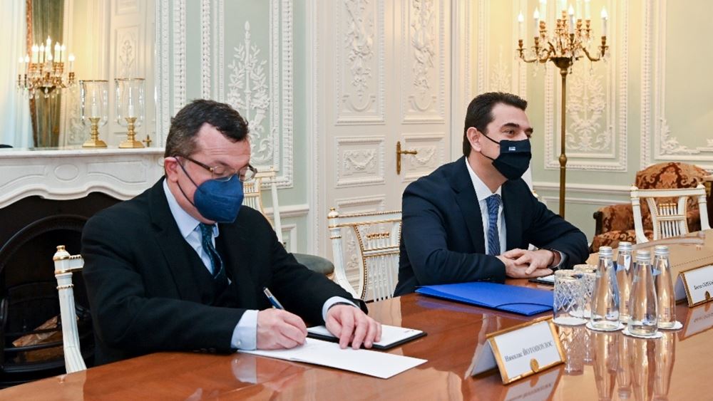 Πραγματοποιήθηκε η συνάντηση Σκρέκα με τον πρόεδρο της Gazprom - Μητσοτάκης και Πούτιν θα συζητήσουν το ελληνικό αίτημα για το φυσικό αέριο