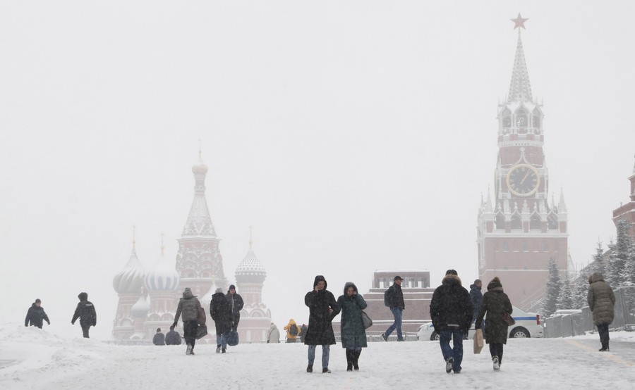 Σφοδρή χιονόπτωση έπληξε τη Μόσχα μετά από 72 χρόνια 