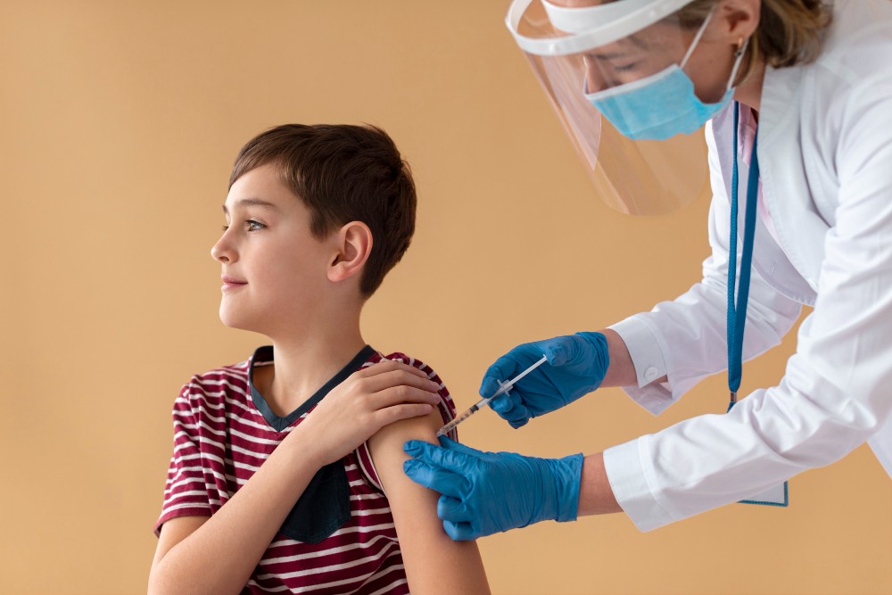 Τσολιά: Ένας στους 10.000 εμβολιασμούς στα αγόρια 12-17 ετών μετά τη δεύτερη δόση δίνει μυοκαρδίτιδα