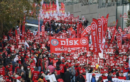 Τουρκία: Φτωχαίνουμε κάθε μέρα και περισσότερο-Χιλιάδες Τούρκοι διαδηλώνουν διαμαρτυρόμενοι για την οικονομία