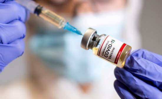 Κορονοϊός – Μελέτη: Σημαντική μείωση αντισωμάτων μετά τον τρίτο μήνα από τη δεύτερη δόση