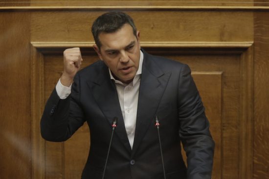 Ακραία πόλωση στη βουλή – Με πρακτικές Τραμπ ο Τσίπρας αμύνεται απέναντι στο ΚΙΝΑΛ