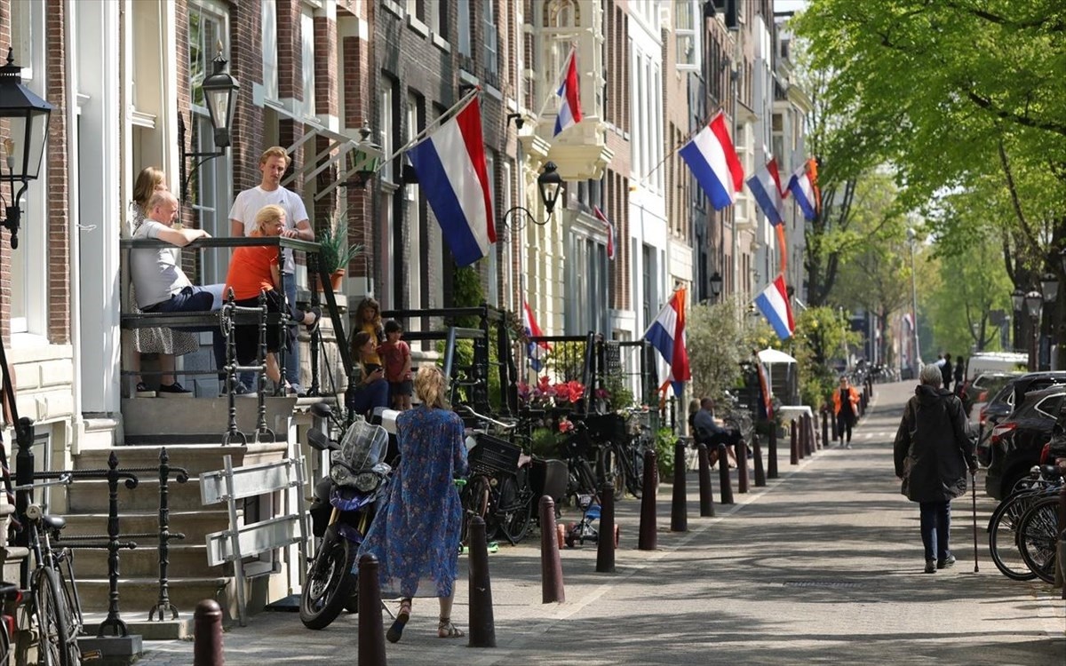 Ολλανδία: Άδειοι οι εμπορικοί δρόμοι καθώς ξεκινάει σήμερα το εορταστικό lockdown