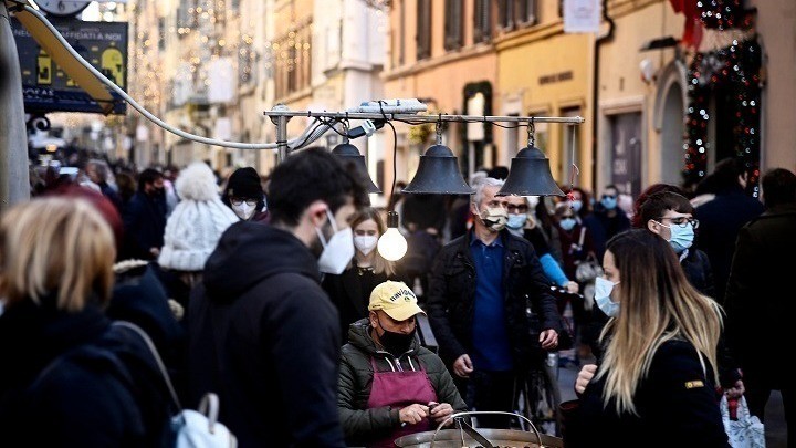 Ιταλία: Επιστήμονες προτείνουν να αυξηθεί η διάρκεια των σχολικών διακοπών για να αντιμετωπιστεί καλύτερα η παραλλαγή Όμικρον