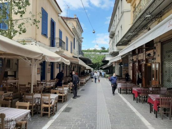 Χωρίς γραφειοκρατία η έκδοση αδειών για καταστήματα υγειονομικού ενδιαφέροντος στην Αθήνα