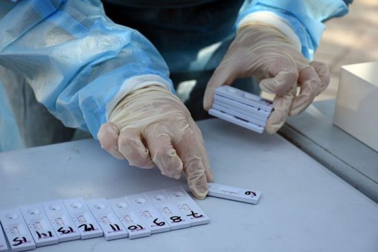 Κορονοϊός: Πληροφορίες για 50.000 κρούσματα σήμερα