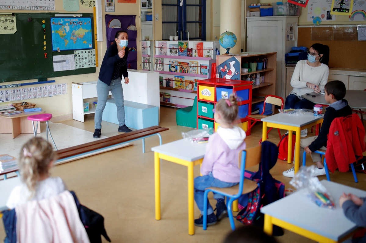 Γαλλία: Άνοιξαν τα σχολεία-Αυξάνεται η πίεση για τους ανεμβολίαστους ενόψει της Όμικρον