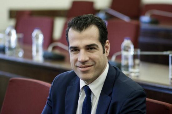 Θάνος Πλεύρης: Αποδεκτή η εισήγηση της επιτροπής για αύξηση θεατών σε γήπεδα, όρθια διασκέδαση, σχολικές εκδρομές και τηλεργασία